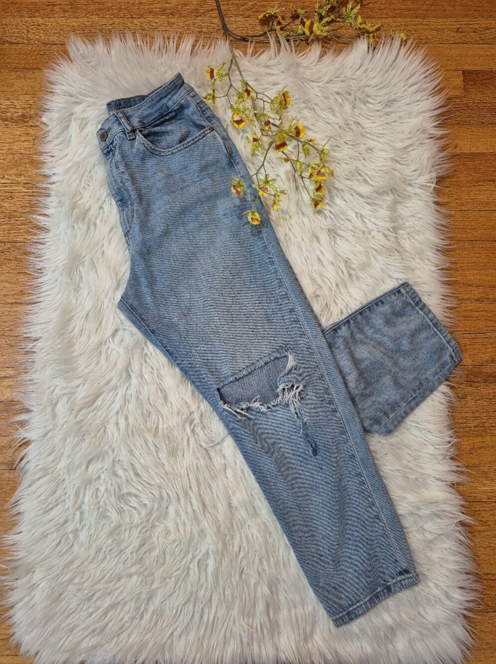 DL1961 Women’s Distressed Light Blue High-Rise Jeans